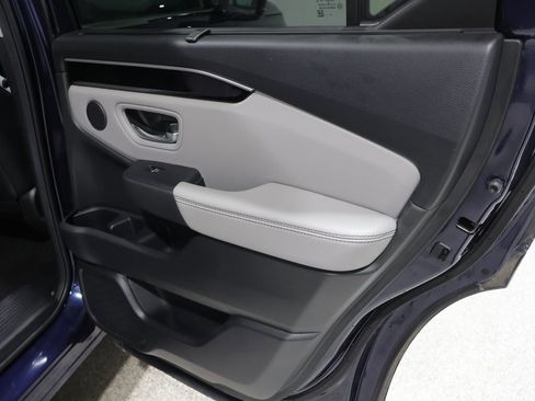 Used 2025 Honda Pilot EX-L image 24
