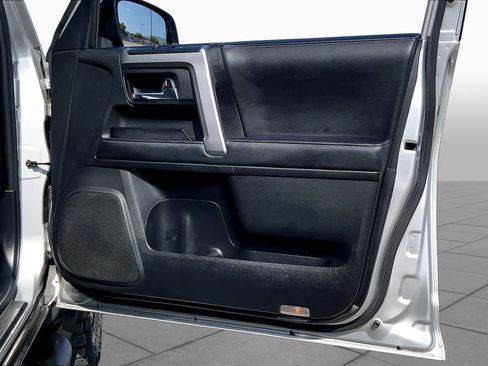 Used 2022 Toyota 4Runner SR5 Premium w/ Moonroof Package RWD image 22