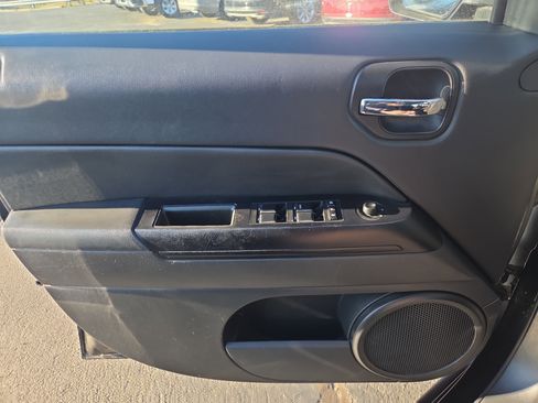 Used 2016 Jeep Patriot Sport w/ Power Value Group image 14