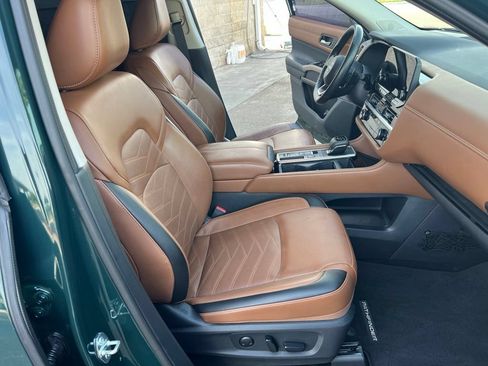 Used 2024 Nissan Pathfinder Platinum w/ Cargo Package FWD image 11
