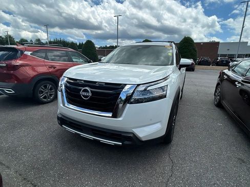 Used 2024 Nissan Pathfinder Platinum w/ Cargo Package AWD/4WD image 1