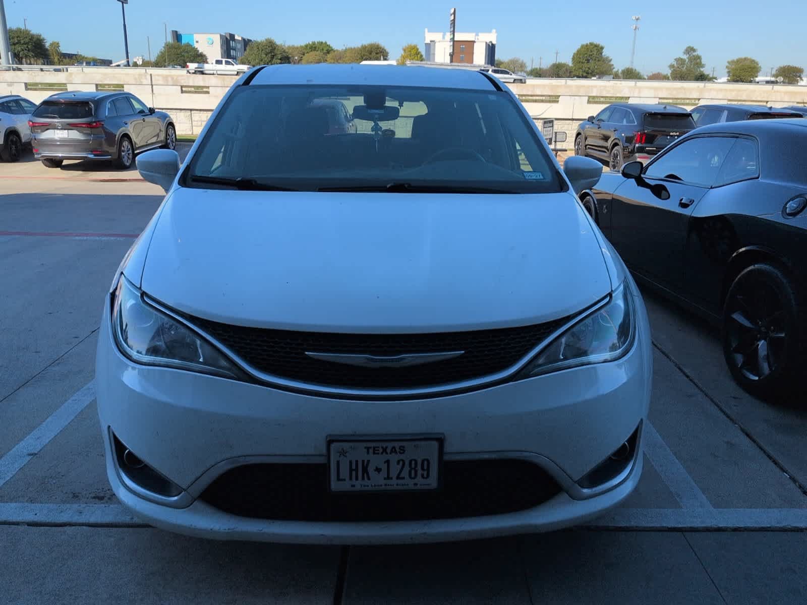 Used 2018 Chrysler Pacifica Touring Plus FWD image 2
