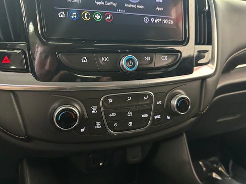 Used 2020 Chevrolet Traverse LT FWD image 26