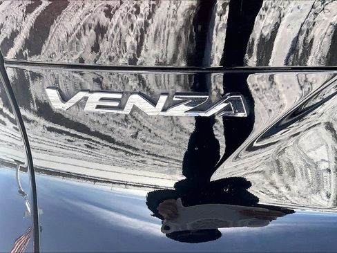 Used 2022 Toyota Venza LE image 26