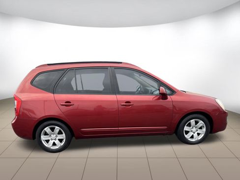 Used 2007 Kia Rondo LX w/ Convenience Pkg image 8
