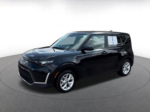 Used 2025 Kia Soul LX w/ LX Technology Package FWD image 8