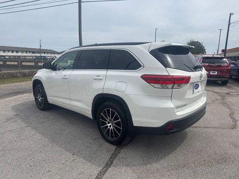 Used 2018 Toyota Highlander SE AWD/4WD image 3