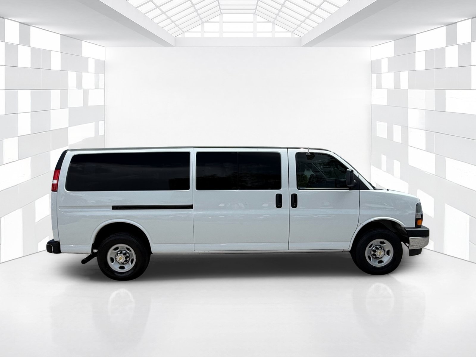 Used 2024 Chevrolet Express 3500 LT w/ LT Preferred Equipment Group RWD image 8
