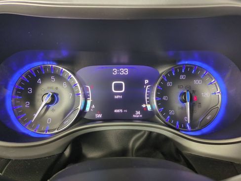 Used 2021 Chrysler Pacifica Touring-L w/ Uconnect Theater Family Group FWD image 37