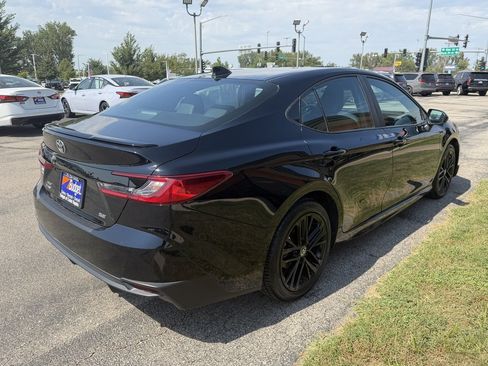 Used 2025 Toyota Camry SE AWD/4WD image 5