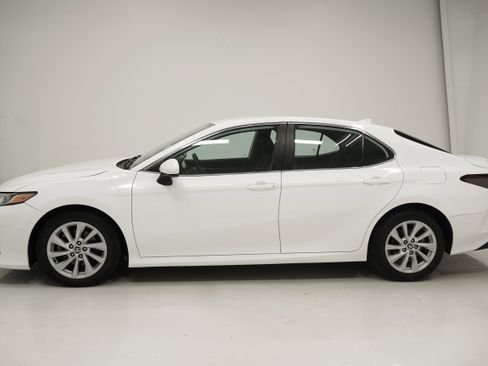 Used 2022 Toyota Camry LE image 7