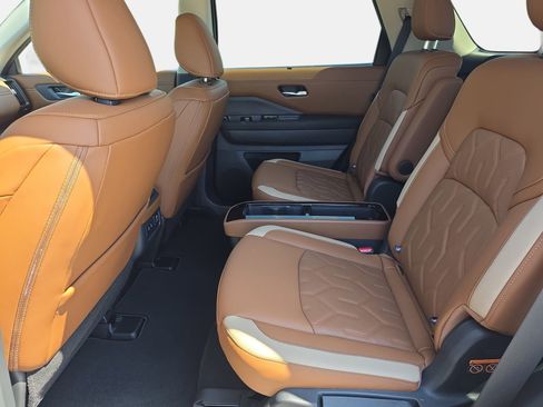 New 2026 Nissan Pathfinder Platinum FWD image 14