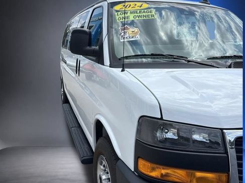 Used 2024 GMC Savana 3500 LT w/ LT Preferred Equipment Group RWD image 3