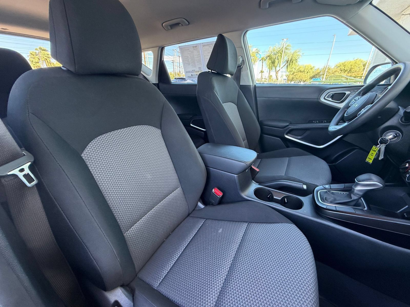 Used 2025 Kia Soul LX w/ LX Technology Package FWD image 33