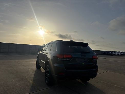 Used 2021 Jeep Grand Cherokee Trailhawk w/ Trailhawk Luxury Group AWD/4WD image 14