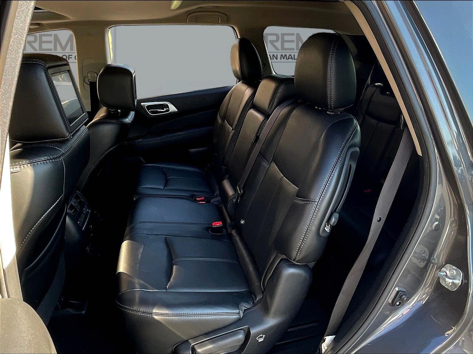 Used 2017 Nissan Pathfinder Platinum w/ Family Entertainment Package FWD image 24