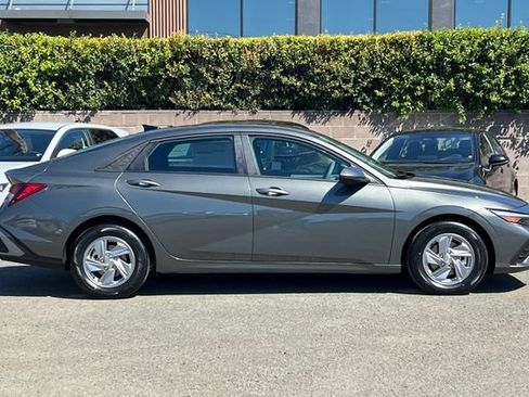 New 2026 Hyundai Elantra SE FWD image 5