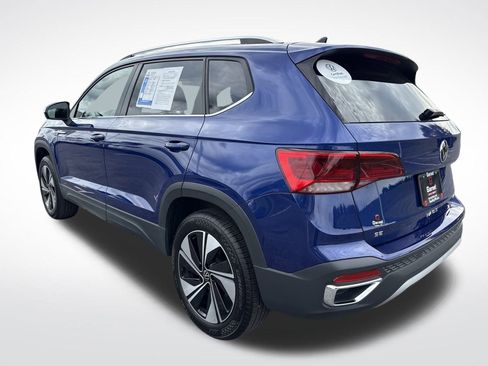 Certified 2024 Volkswagen Taos SE image 3
