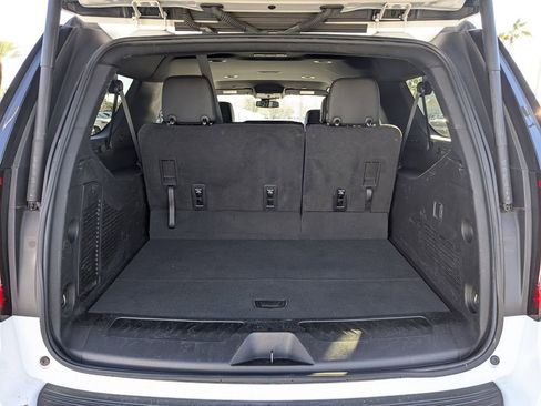 Used 2024 GMC Yukon XL SLT image 13