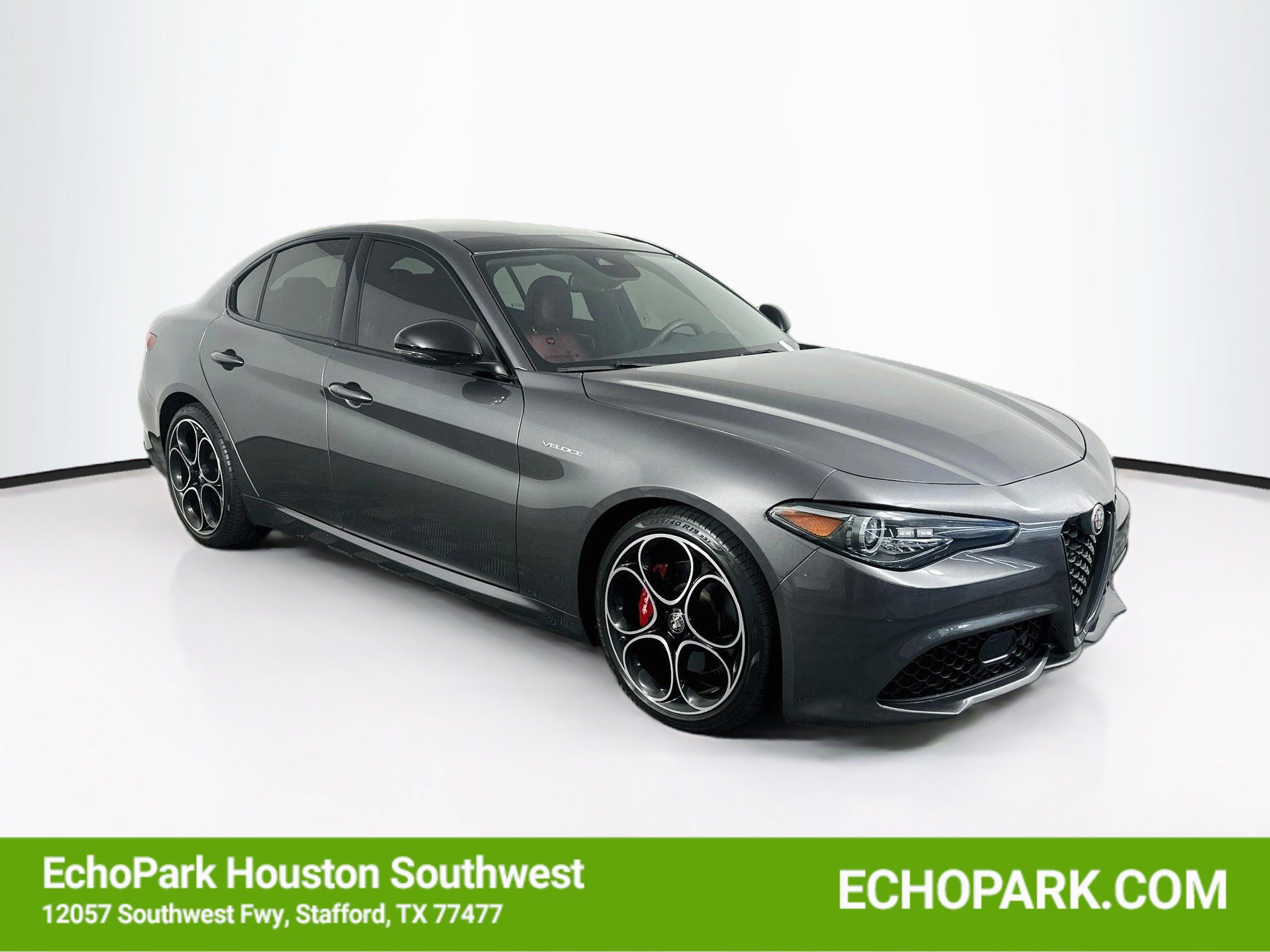 Used 2023 Alfa Romeo Giulia Veloce RWD image 1