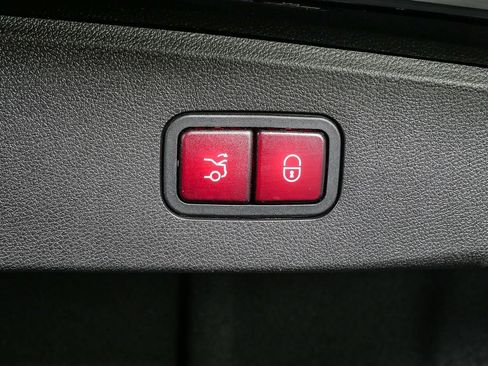 Used 2016 Mercedes-Benz E 350 4MATIC Sedan image 33