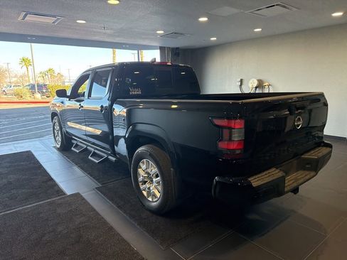 Used 2022 Nissan Frontier SV w/ Technology Package image 9