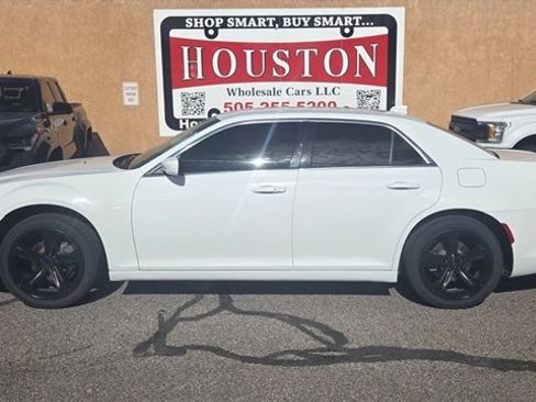 Used 2019 Chrysler 300 Touring w/ Driver Convenience Group RWD image 1