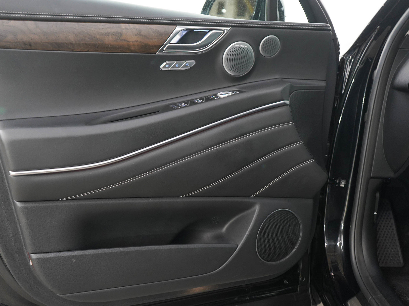 Used 2025 Genesis GV80 2.5T Advanced AWD/4WD image 19