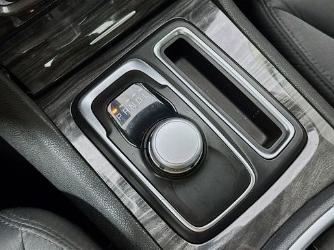 Used 2019 Chrysler 300 Touring w/ Sport Appearance Package image 16