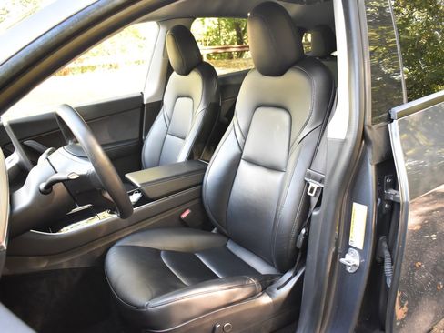 Used 2021 Tesla Model Y Long Range image 16