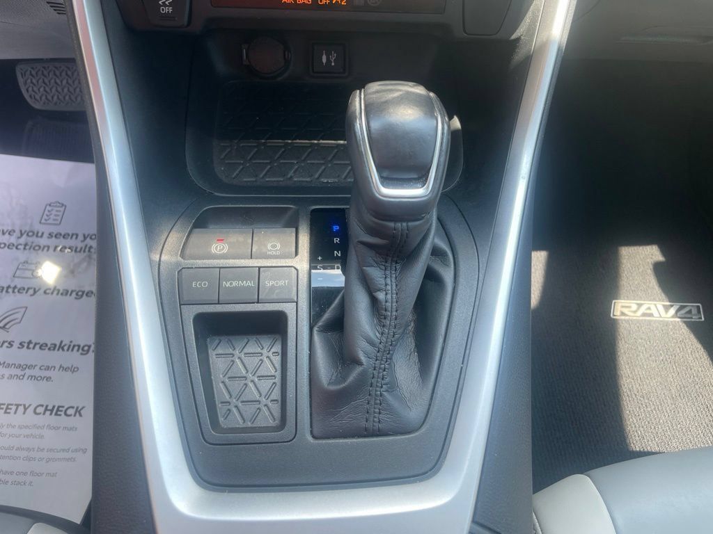 Used 2019 Toyota RAV4 XLE Premium FWD image 21