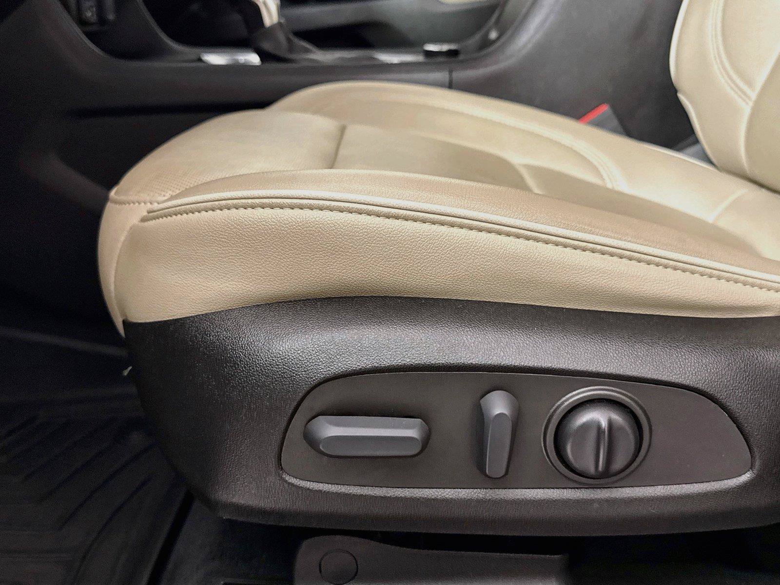 Used 2022 Chevrolet Traverse Premier AWD/4WD image 31