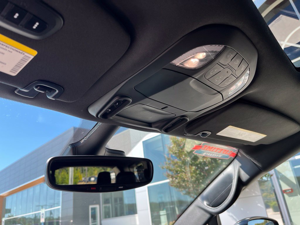Used 2025 Chrysler Pacifica Limited FWD image 10