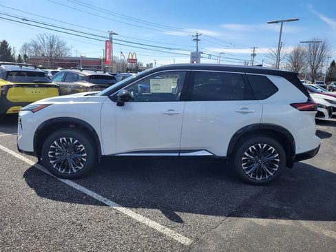 New 2026 Nissan Rogue Platinum w/ Tech Package AWD/4WD image 9