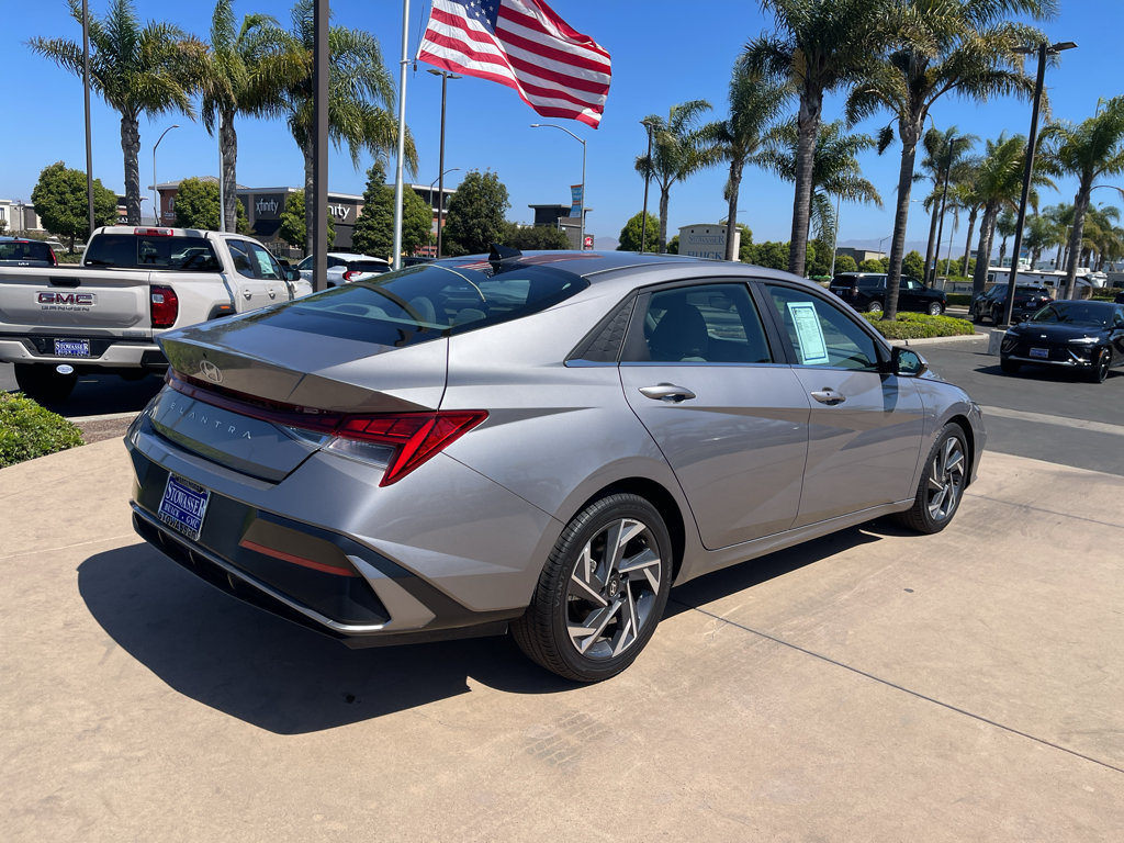 Used 2025 Hyundai Elantra SEL FWD image 5