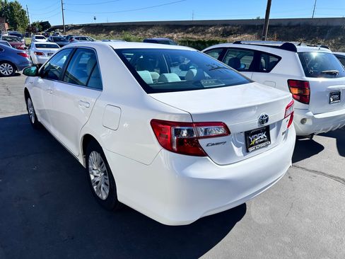 Used 2014 Toyota Camry LE FWD image 4