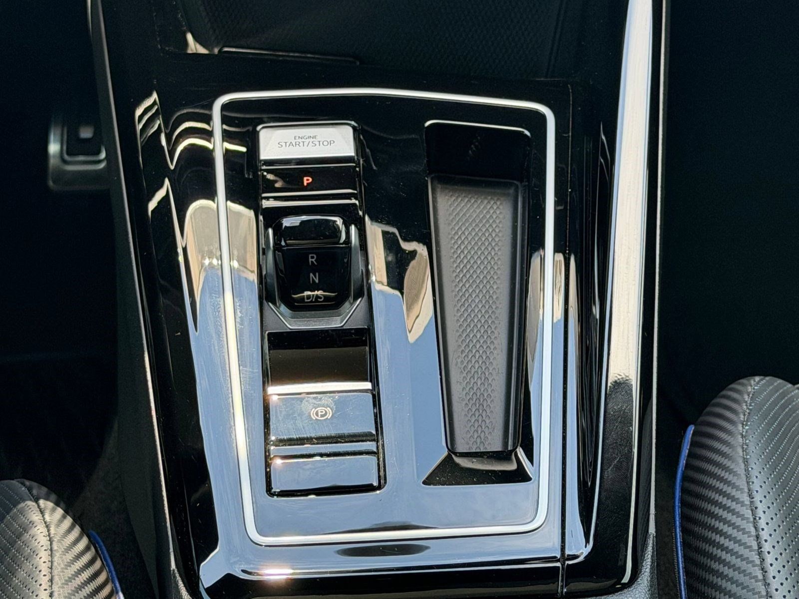 Certified 2024 Volkswagen Golf R AWD/4WD image 17