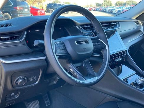 Used 2023 Jeep Grand Cherokee L Laredo image 8