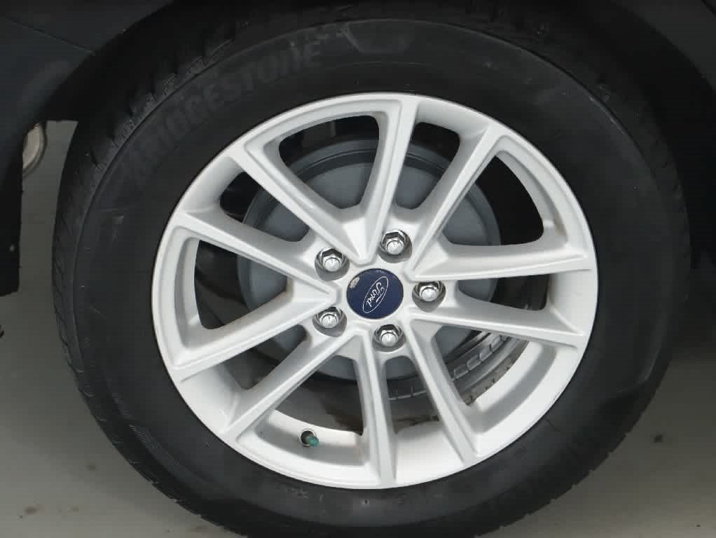 Used 2017 Ford Focus SE FWD image 12