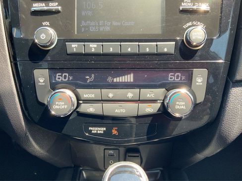 Used 2017 Nissan Rogue SV FWD image 32