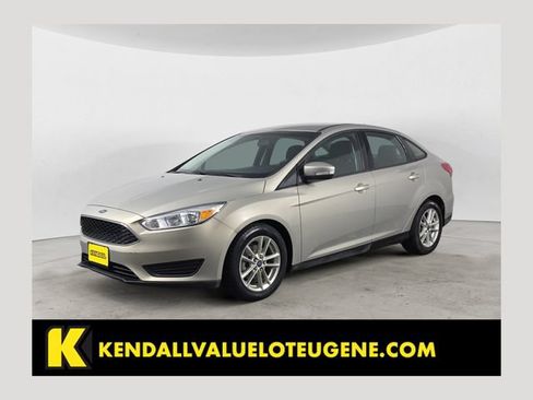 Used 2015 Ford Focus SE FWD image 1