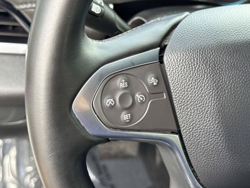 Used 2023 Chevrolet Traverse LT FWD image 11