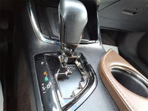 Used 2013 Toyota Avalon Limited image 22