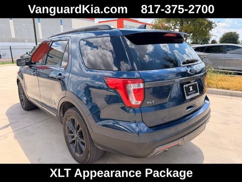 Used 2017 Ford Explorer XLT w/ Equipment Group 202A AWD/4WD image 2