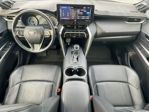 Used 2021 Toyota Venza XLE w/ Softex Package image 18