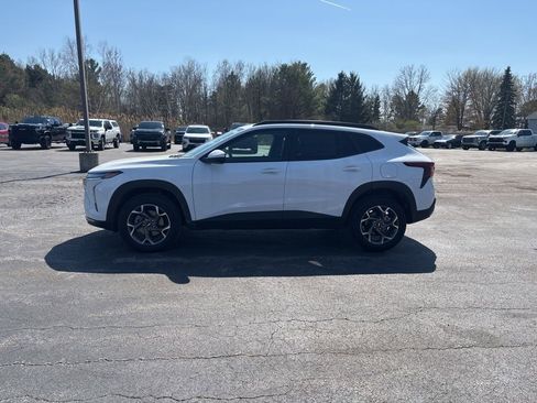 New 2026 Chevrolet Trax LT w/ Driver Confidence Package FWD image 7