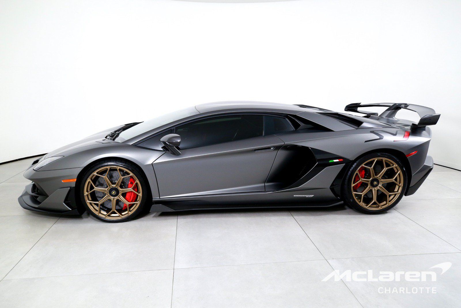 Used 2020 Lamborghini Aventador SVJ AWD/4WD image 6