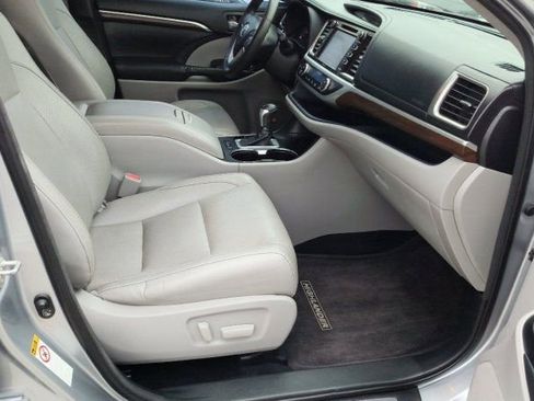 Used 2015 Toyota Highlander Limited image 13