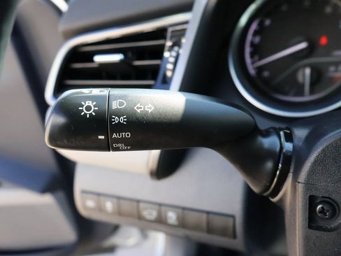 Used 2020 Toyota Camry SE image 30