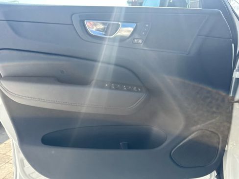 Used 2025 Volvo XC60 B5 Plus image 15